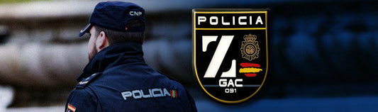 Agente del CNP y escudo del Grupo de Atención al Ciudadano Zetas 091